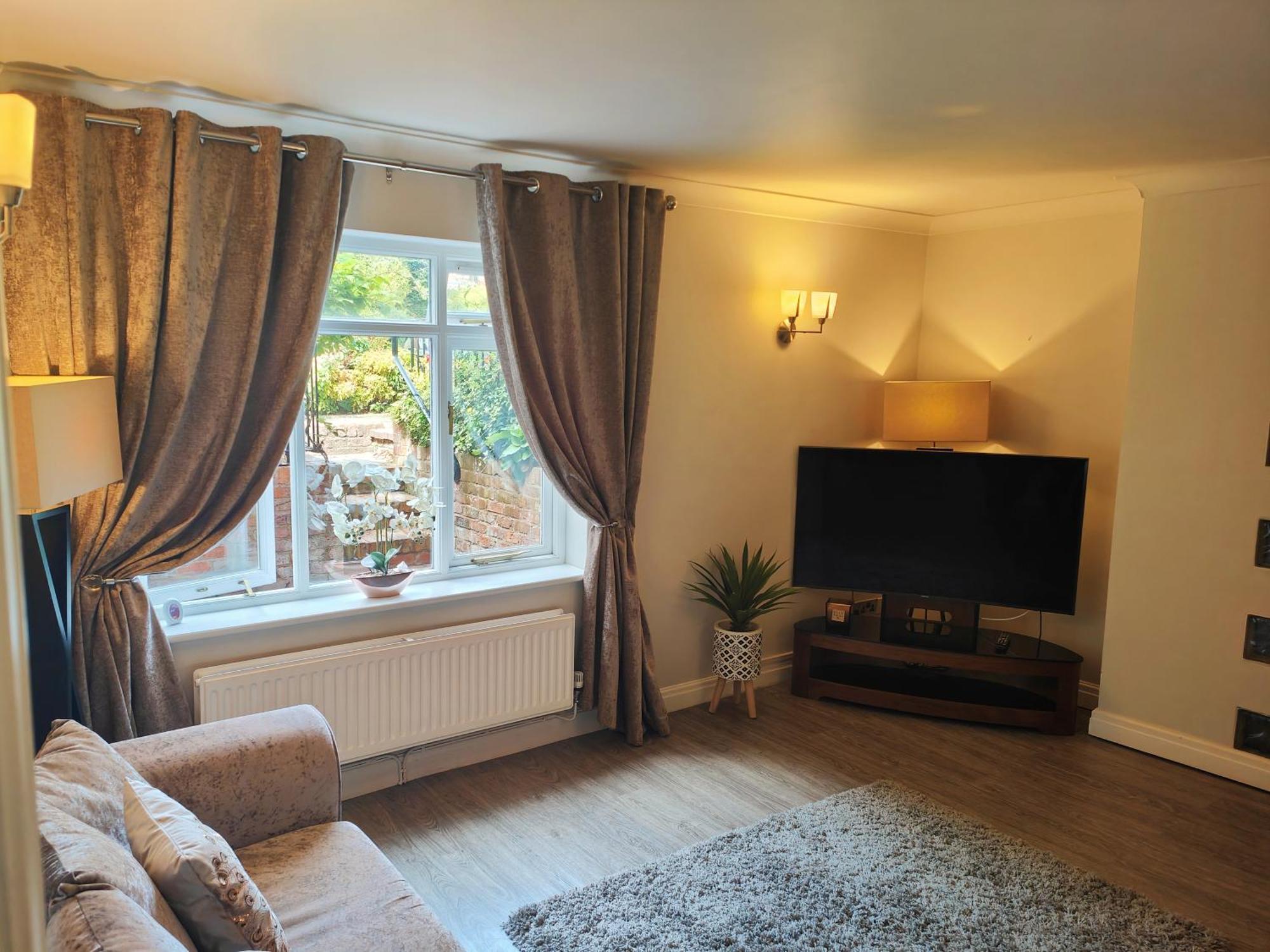 Chester City Apartments - With Free Parking Экстерьер фото
